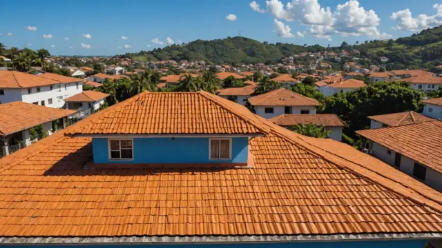 Telhado colonial de telhas cerâmicas com beiral